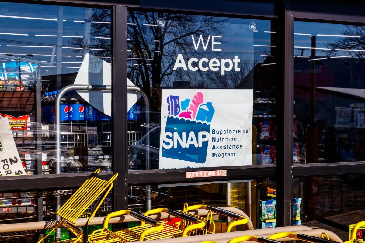 Sign on the window that says we accept SNAP