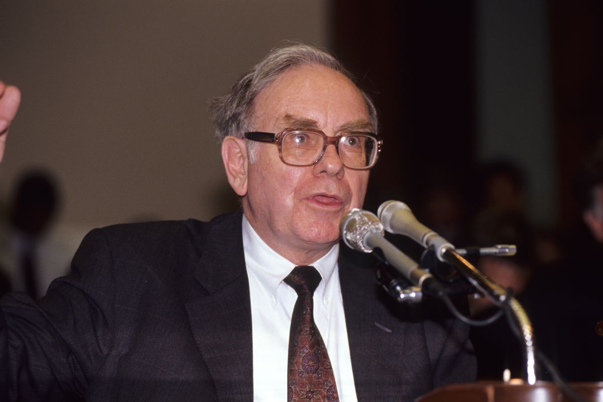 warren buffet speaking into a microphone