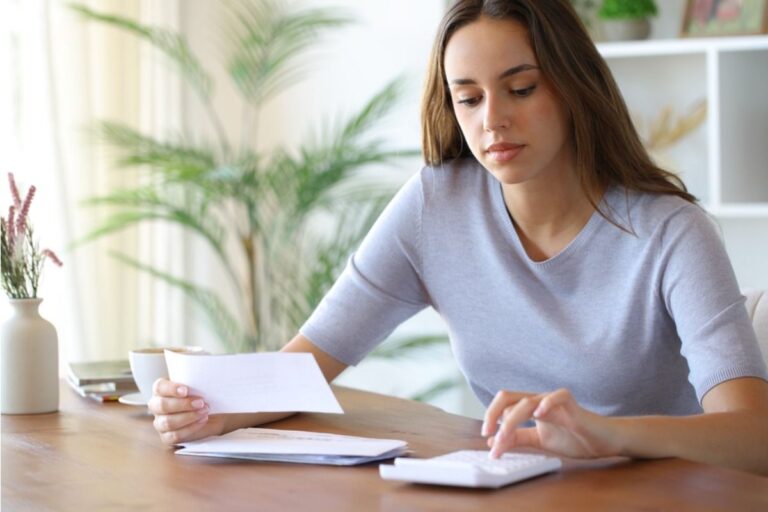 A Woman Tracked Every Purchase for a Month and Says “I Didn’t Realize How Fast Small Costs Add Up”