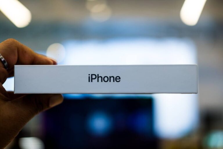 Apple’s First Foldable iPhone Hit China, and Resellers Were Offering Buyers an Extra $448 to Give It Up as Orders Slipped Into 2027